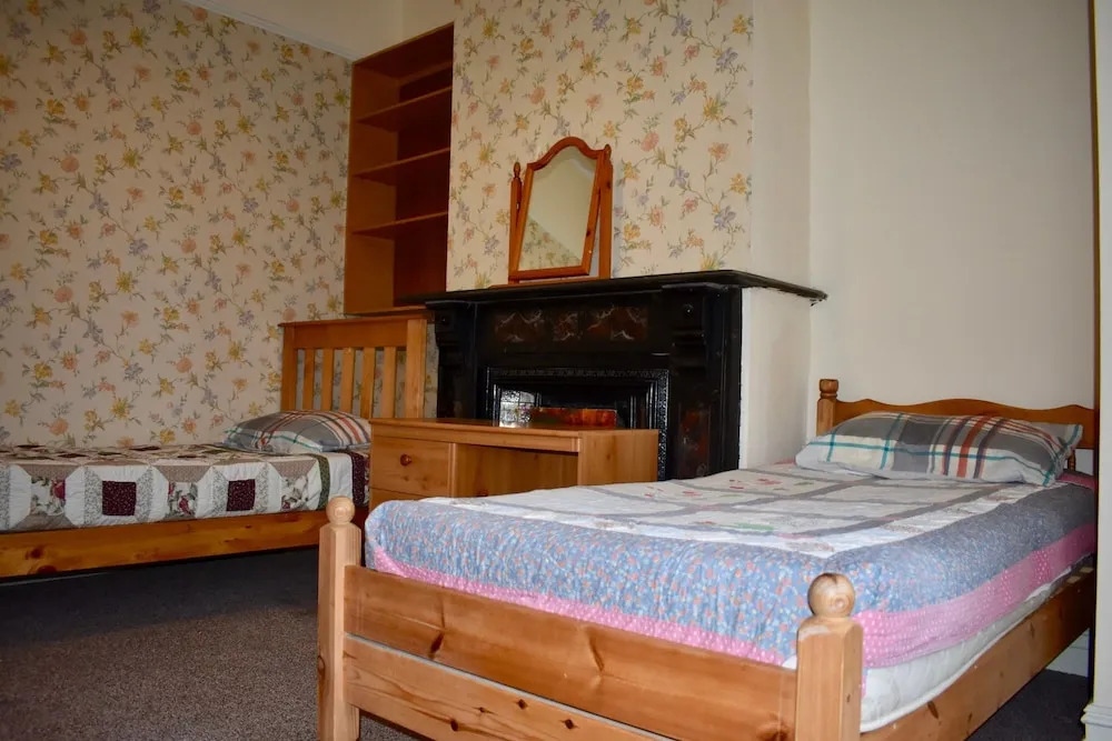 Traditional 3 Bedroom Home Near City Centre