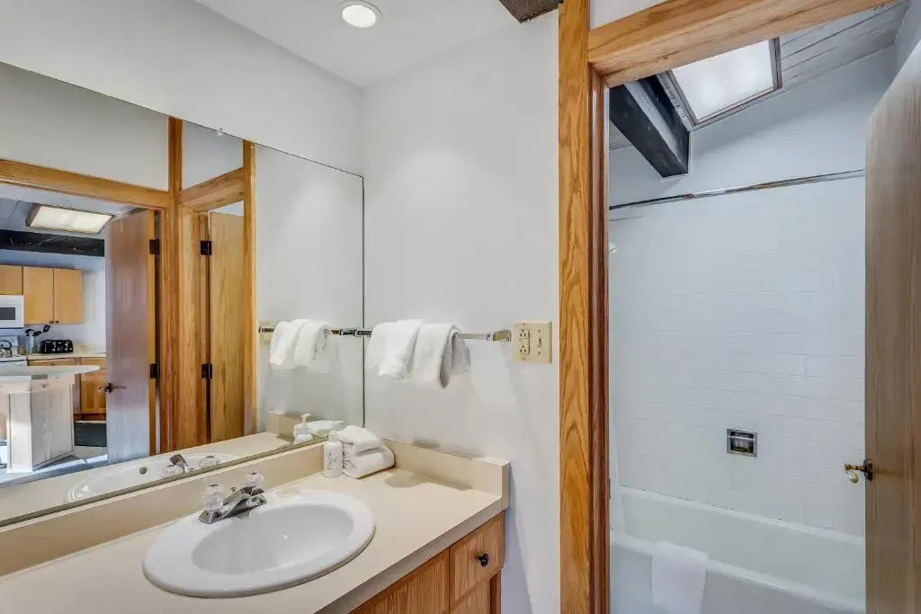 Laurelwood Condominiums Studio Deluxe Unit 414