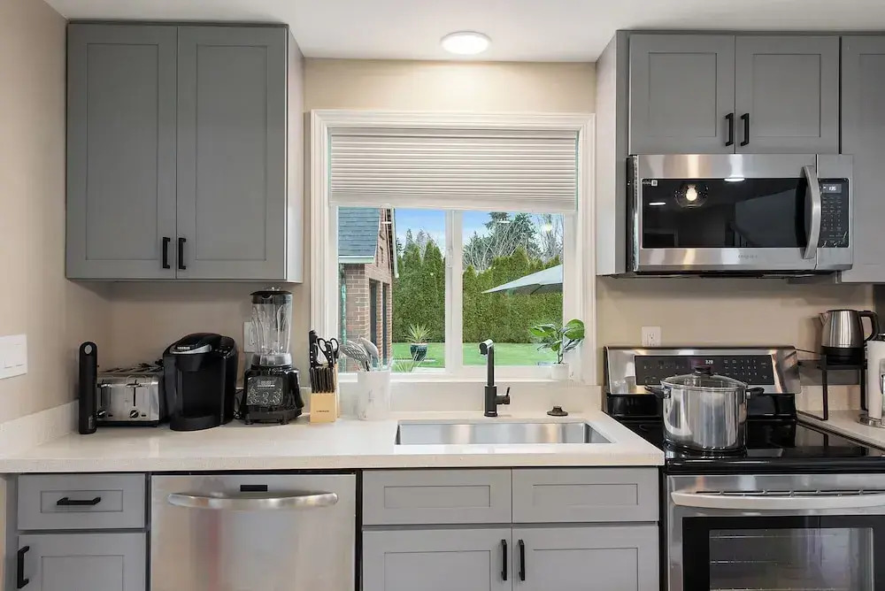 Joyful Kirkland Home Near Beach Hot Tub & AC