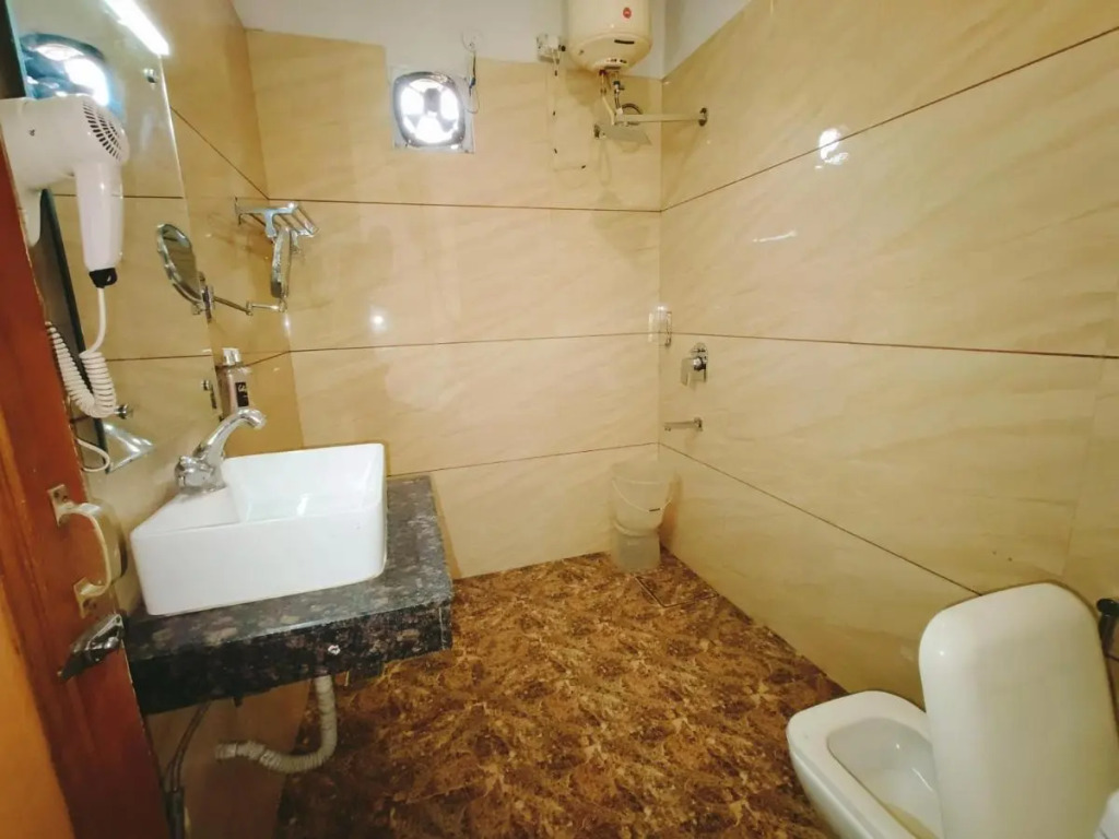 Capital O 9415 Hotel Ricky International