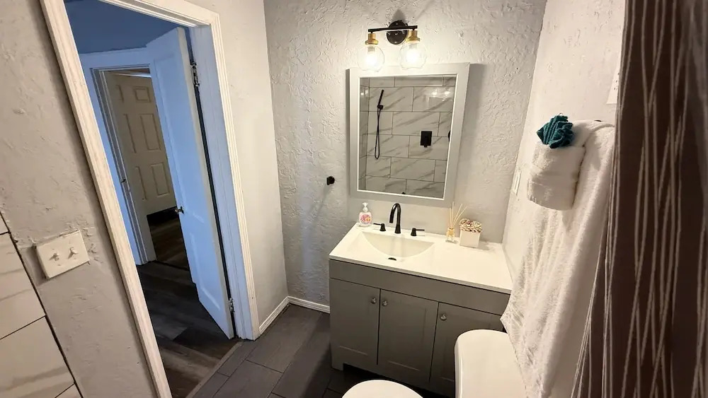 Budget-friendly Studio in OKC Private Entry 20-3