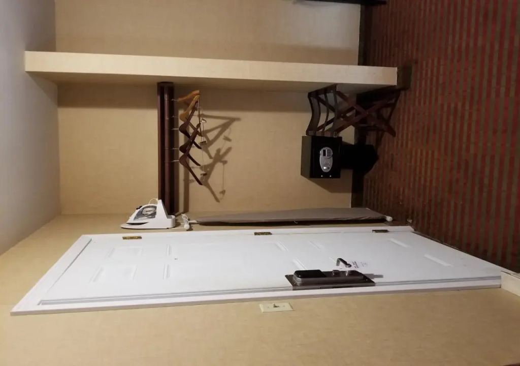 All Seasons Inn & Suites