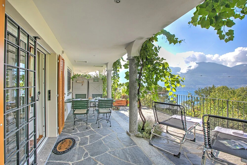 Locarno Area: Quiet Lake View Escape 1