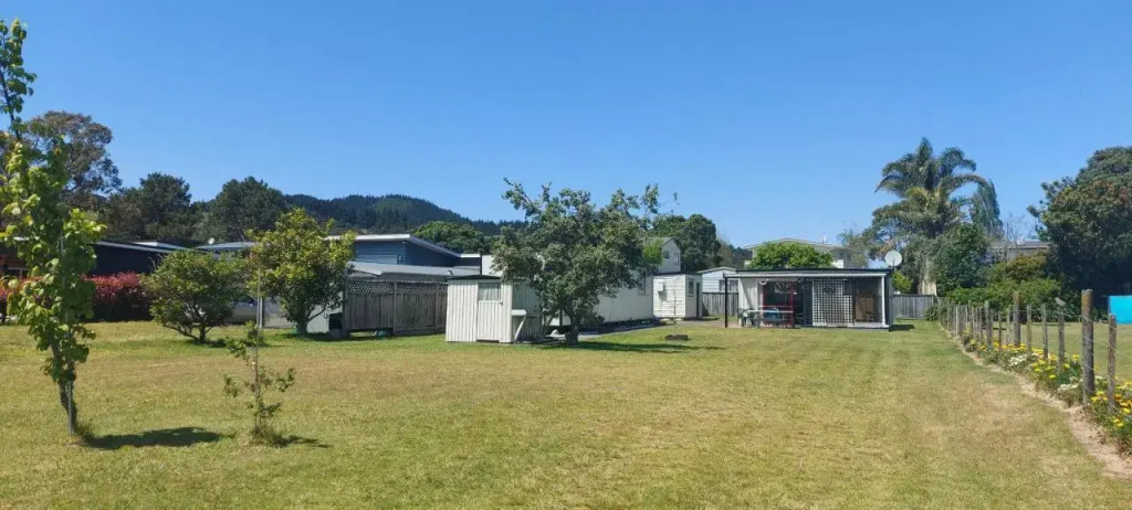 Bach Camp - Cooks Beach Bach