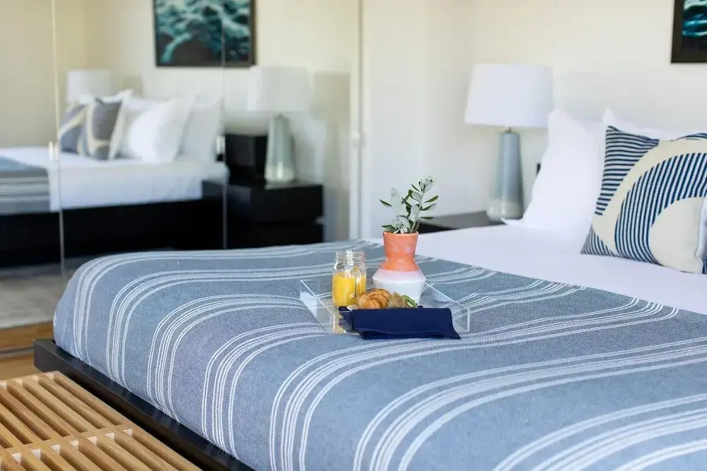 Beachcomber by AvantStay | 1 Block from Beach - Modern Estate w/ Ocean Views