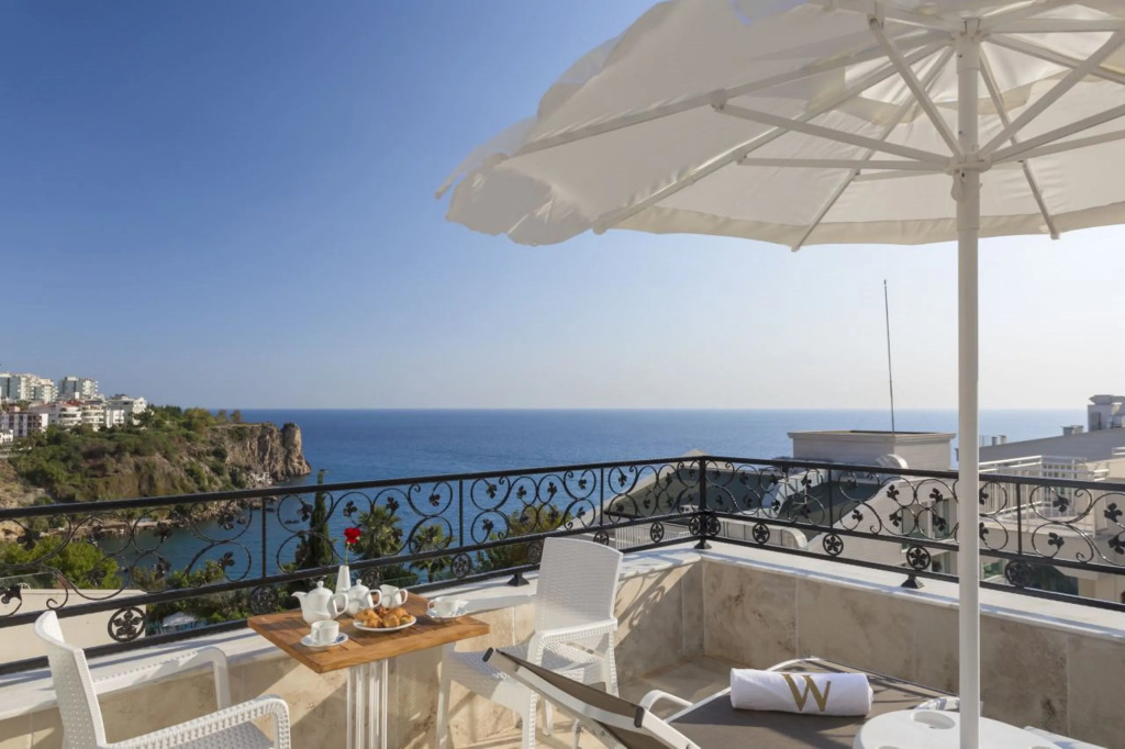 Wise Hotel & Spa