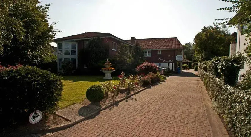 Haus Sonnenblick, Windrose und Marianne