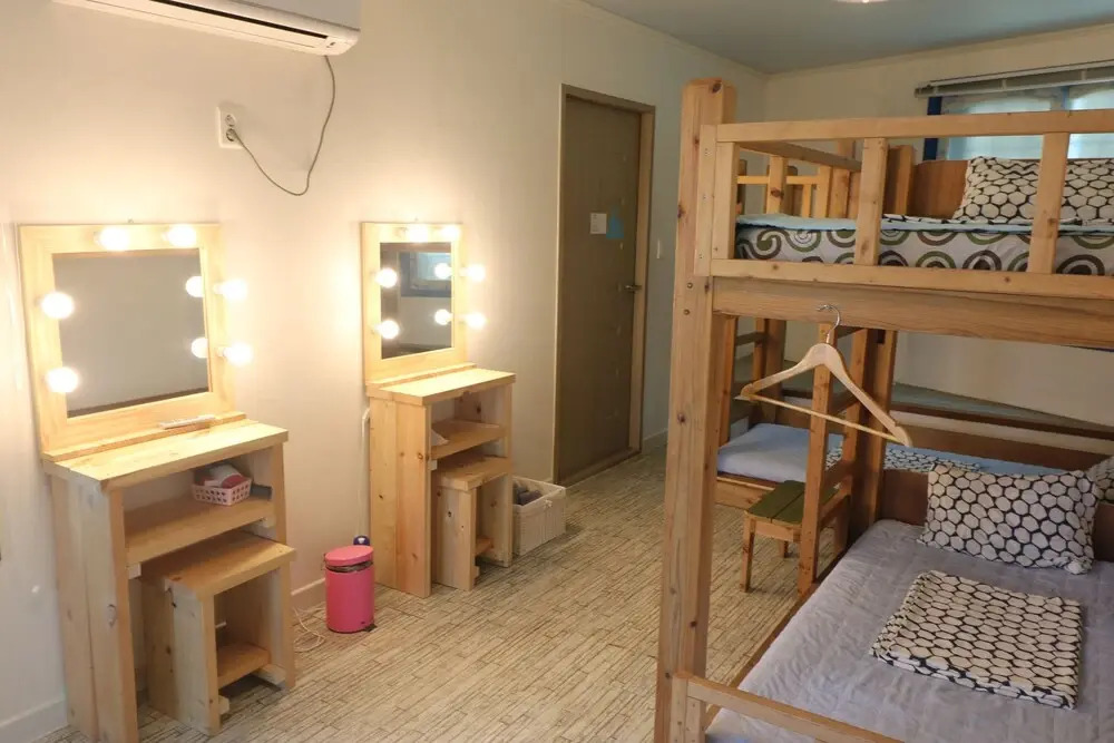 White Whale Guesthouse - Hostel