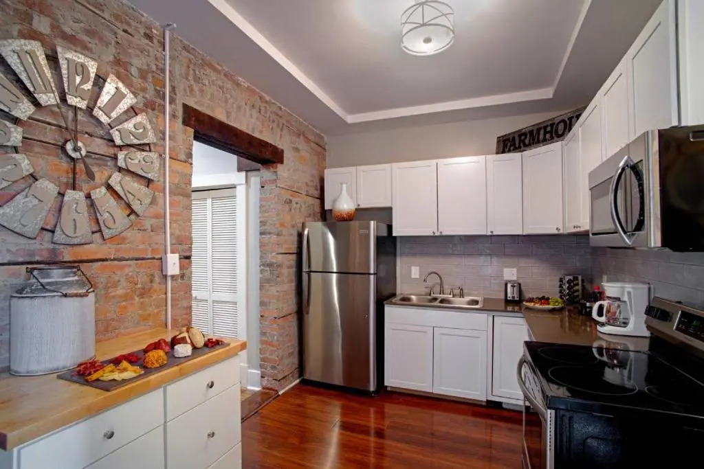 414 Waldburg A · Newly Renovated Apt with outdoor space!