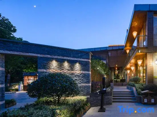 Tianmu Lake Yuhu Peninsula Hot Spring Hotel