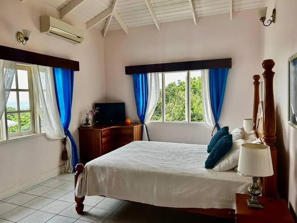 Luxury 5-Bed Villa in Tobago The Big Yellow House