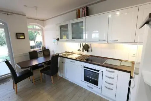 Kurparkresidenz Baabe - Ferienwohnung Meeresgarten mit Terrasse