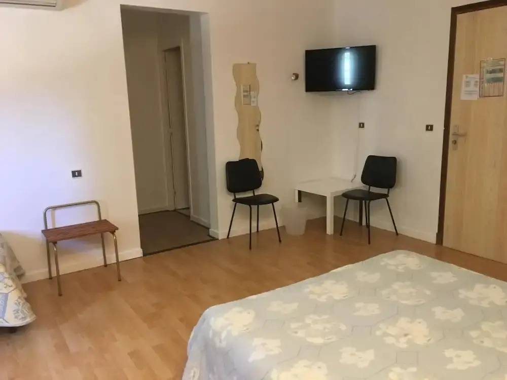 HOTEL LA GARENNE