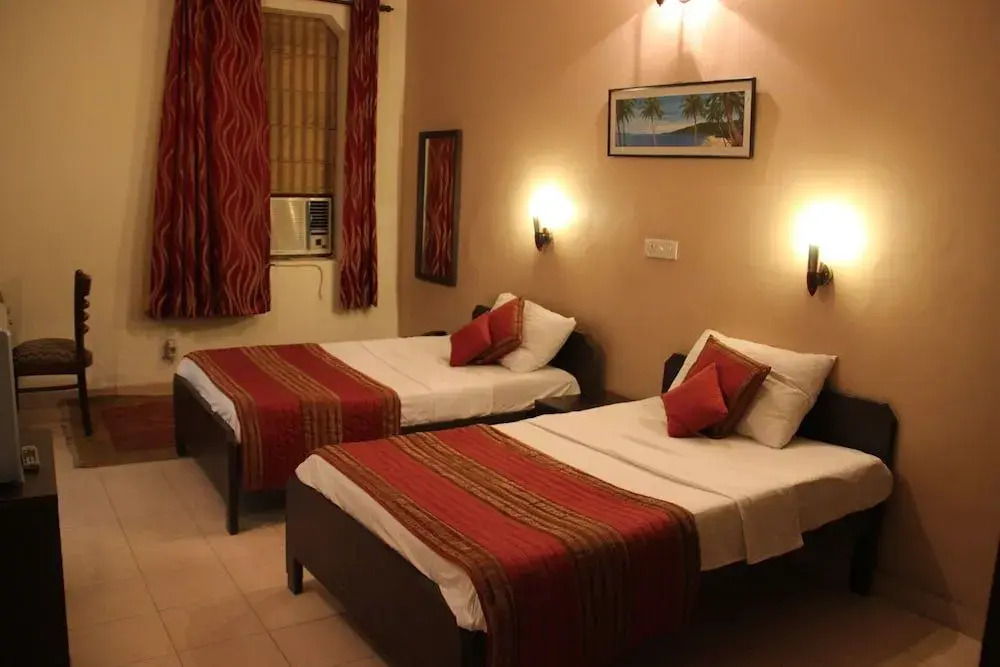 Hotel Doves Inn