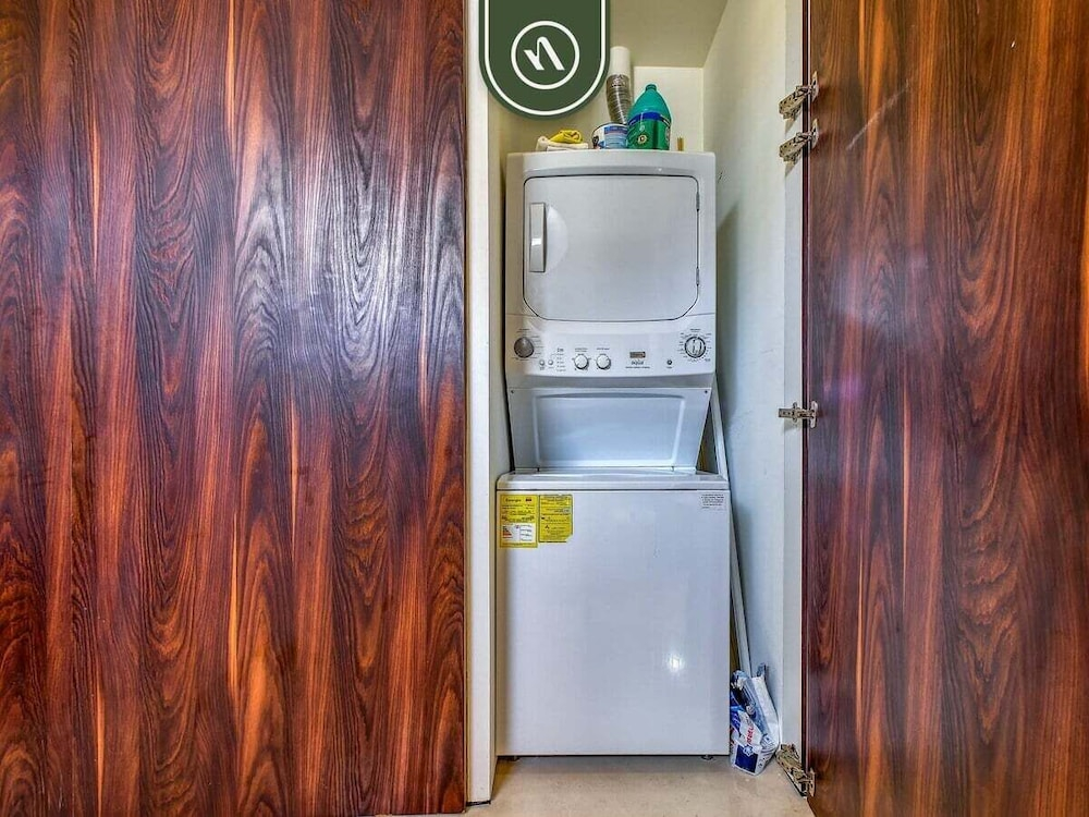 Luxury 1 BR Condo in Pier 57 - Infinity Pool