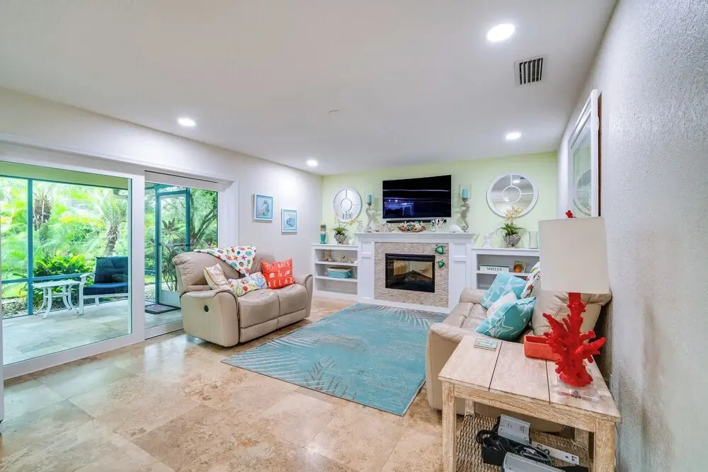 Outdoor Oasis w/ Bar & Lanai: Tavares Escape