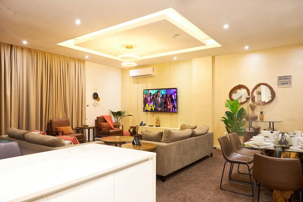 233 Boulevard by QUAO REALTY