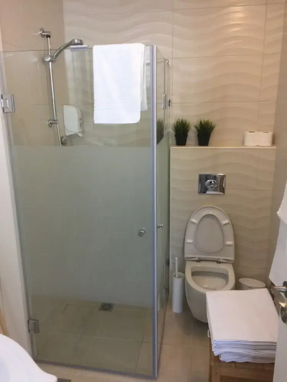Avi's Suites Yossi Avrahami Royal Park