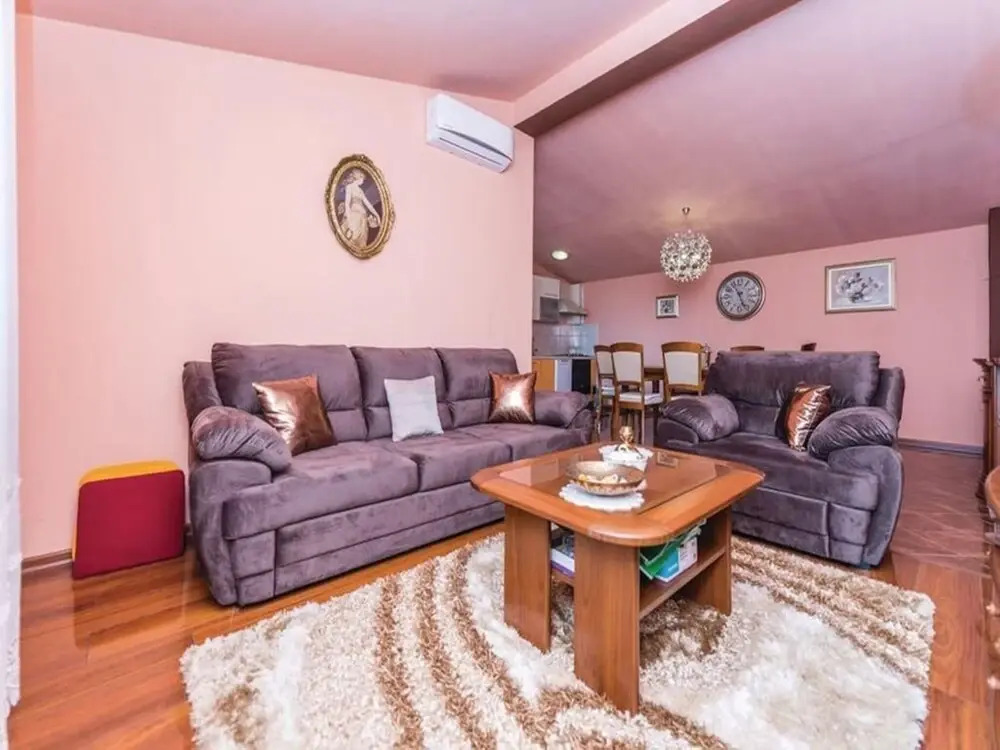 Villa Rossa mit Pool für 8 Personen