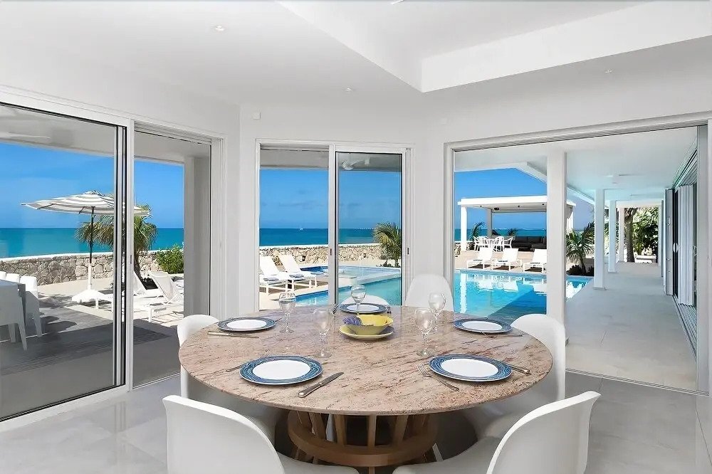 Beachfront Bliss, Pool, AC, Free Wifi, Concierge, Exclusive Terres Basses Location