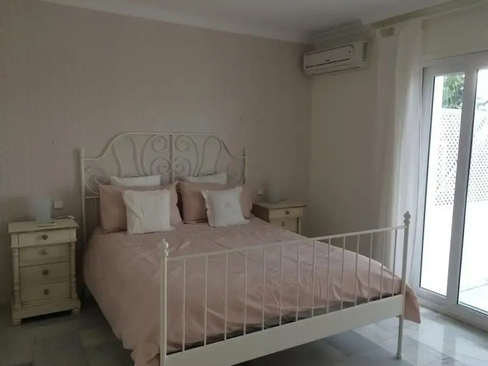 Spacious 5 bed Villa With Private Garden and Pool Close to Puerto Banusmarbella