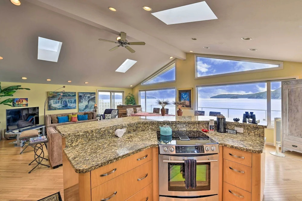 Anacortes Paradise Vacation Rental w/ Water Views!