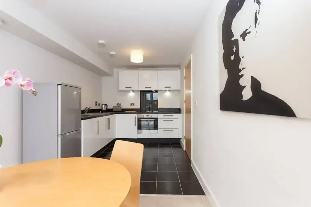 3 Bedroom Apartment Sleeps 6 in Clapham South