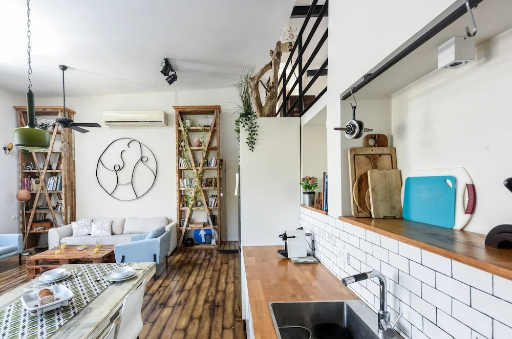 Modern Loft Retreat with Rooftop by Sea N Rent