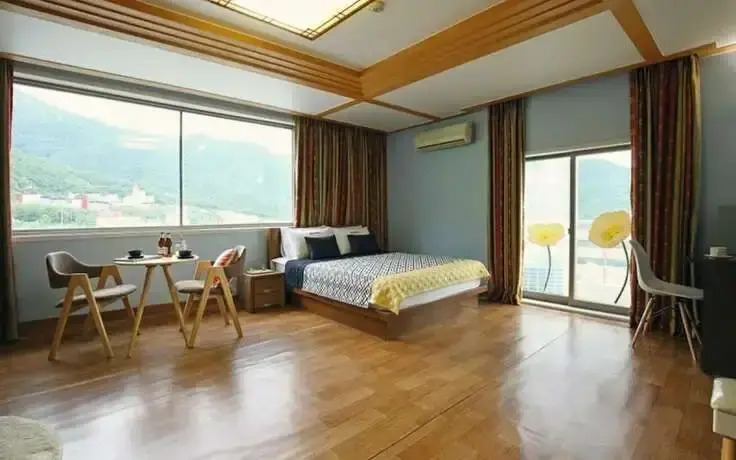 Ulsan Yeongnam Alps Sandia Oncheon