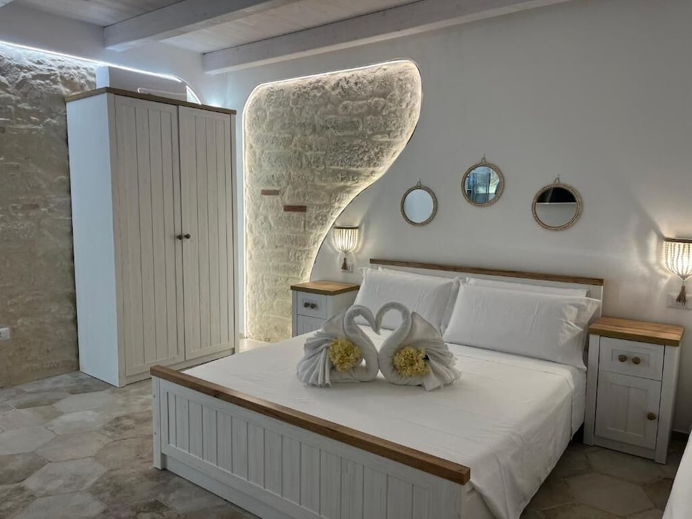 Godano Rooms