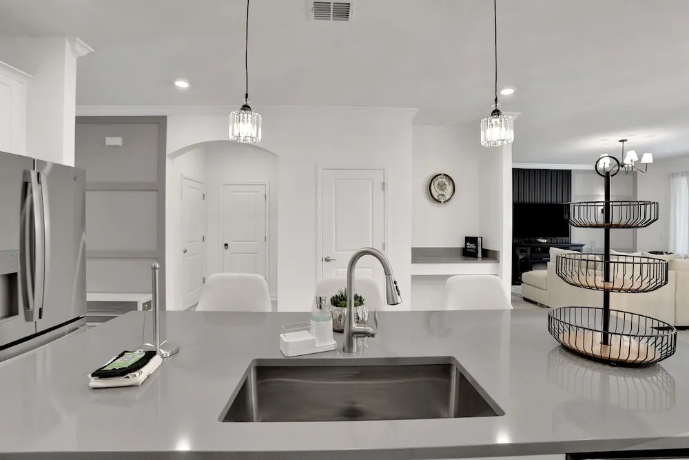 8946ptd- The Retreat At Championsgate 6 Bedroom Home by RedAwning