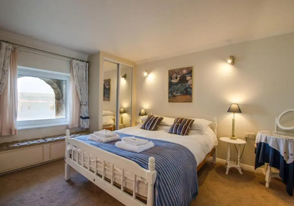 Waters Edge Balcony Apartment