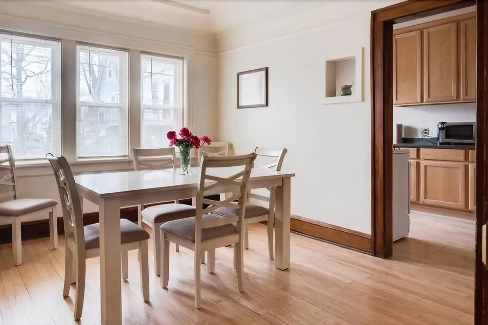 Large Beautiful One Bedroom on Brady St
