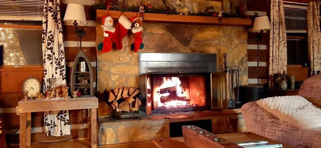 The Mountain Forager Cabin, Whitewater Rafting, Polar Express, Hot Tub, Home Gym