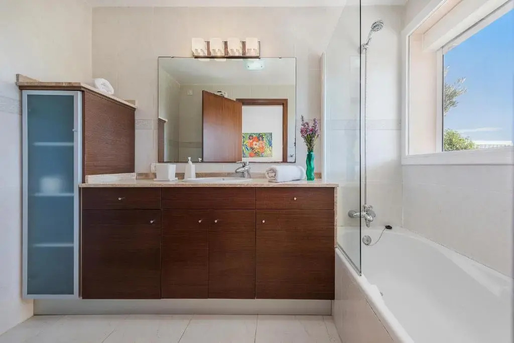 Vistafar - Private Pool & Only 50m to the Sea