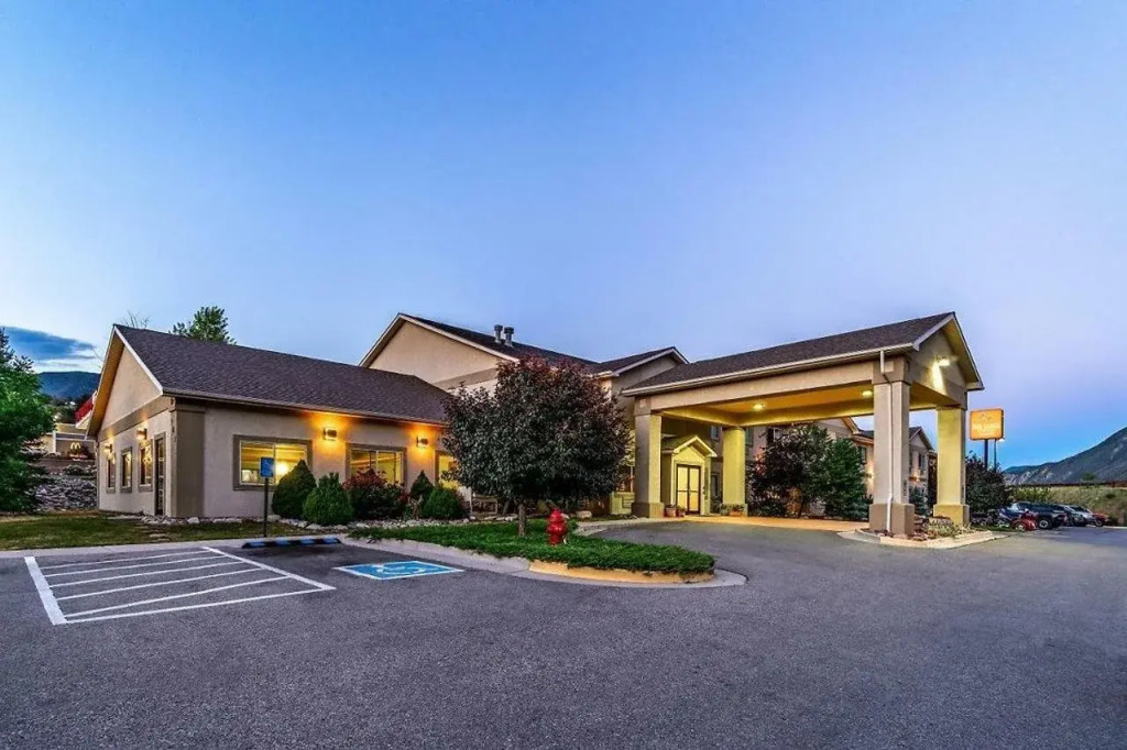 Econo Lodge Inn & Suites New Castle