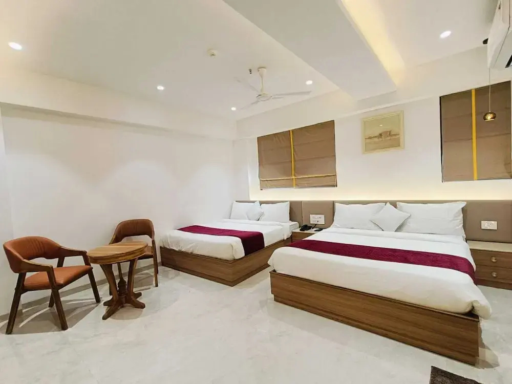 Murli Hotel Luxury Rooms