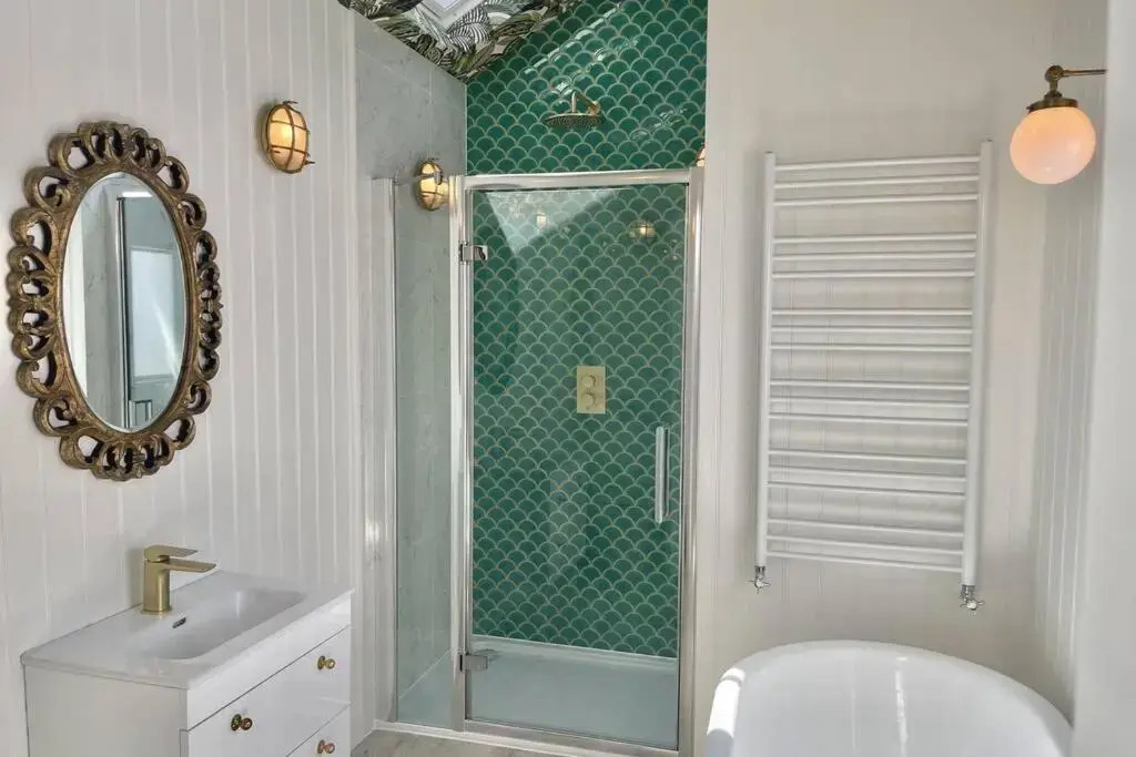 Beautiful coastal townhouse with parking - Oyster House