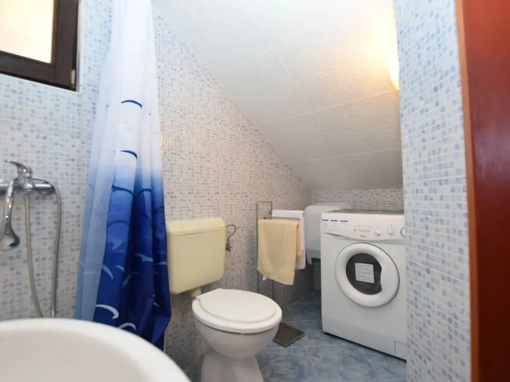 Lovable Apartment, Pool With Deckchairs, Fenced Garden With Grill, Wifi and Airco
