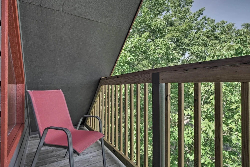 Hot Tub & Private Deck: Rustic Pigeon Forge Cabin