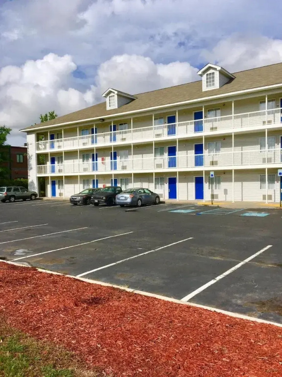 InTown Suites Extended Stay North Charleston SC - Rivers Ave