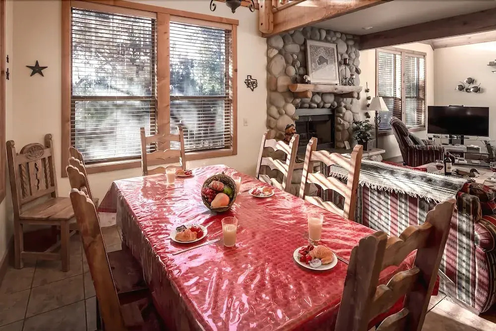 Alhambra - Three Bedroom Cabin