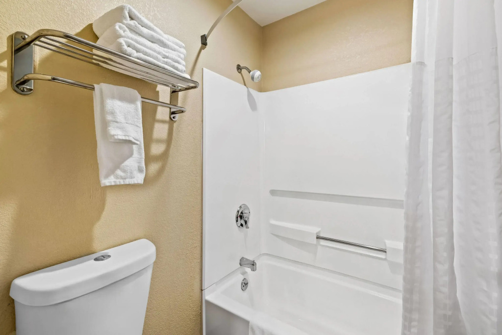 Days Inn by Wyndham Black River Falls - Access to ATV Trail
