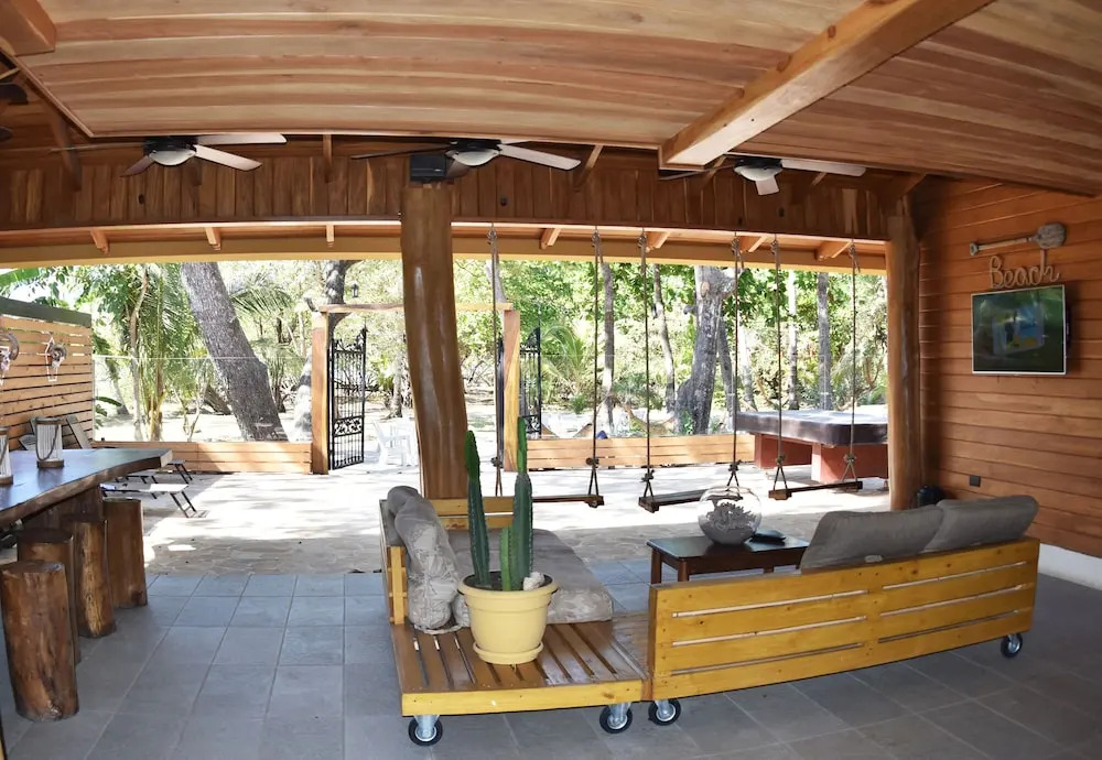 Casa Aura Beachfront B&B