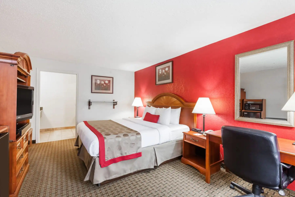 Iberia House & Suites