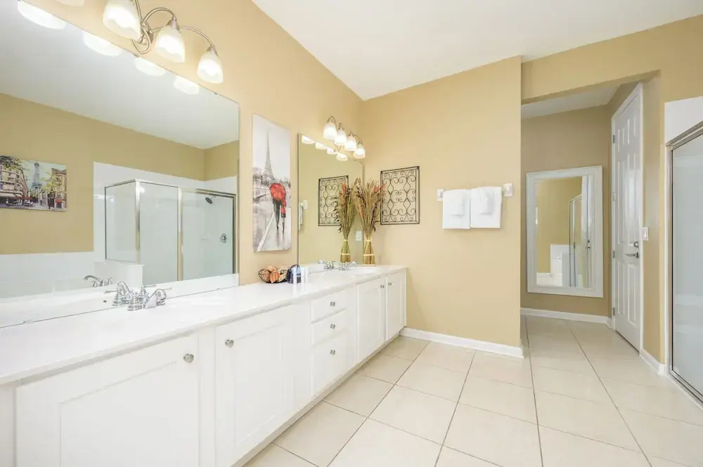 Epic Universe Premium Lake View Condo, Vista Cay - 1007