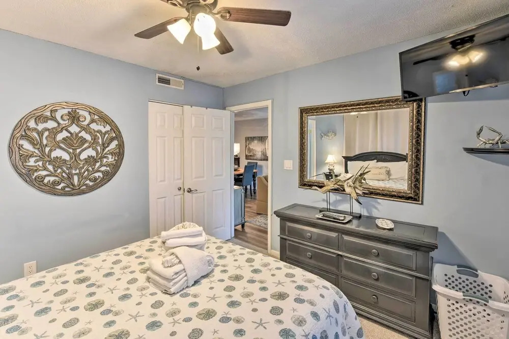 Walk to Beach: Hilton Head Condo w/ Pool Access