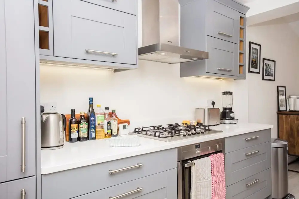 3 Bedroom Home With Skylight and Garden