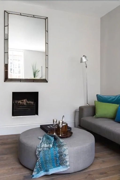 Modern Daver Court Chelsea Nest - SAA