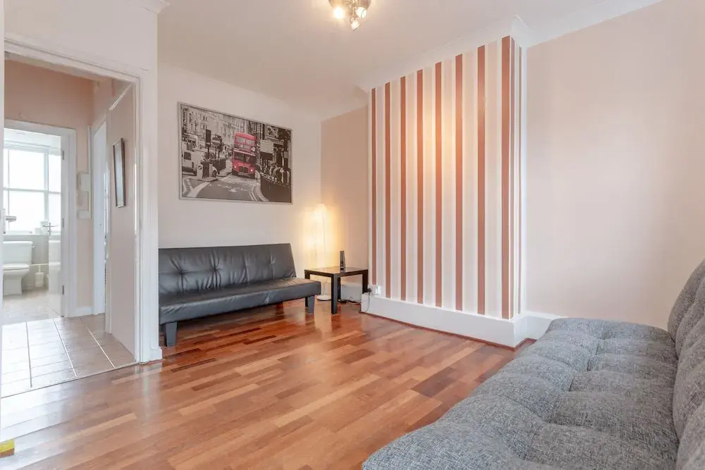 Spacious 3 Bedroom Flat in Covent Garden